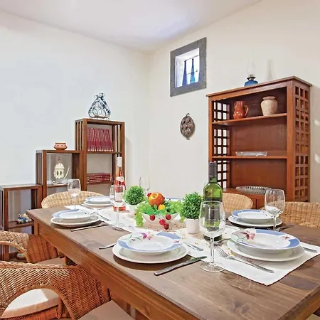 Playa Blanca Sleeps 6 Air Con Wifi Willa